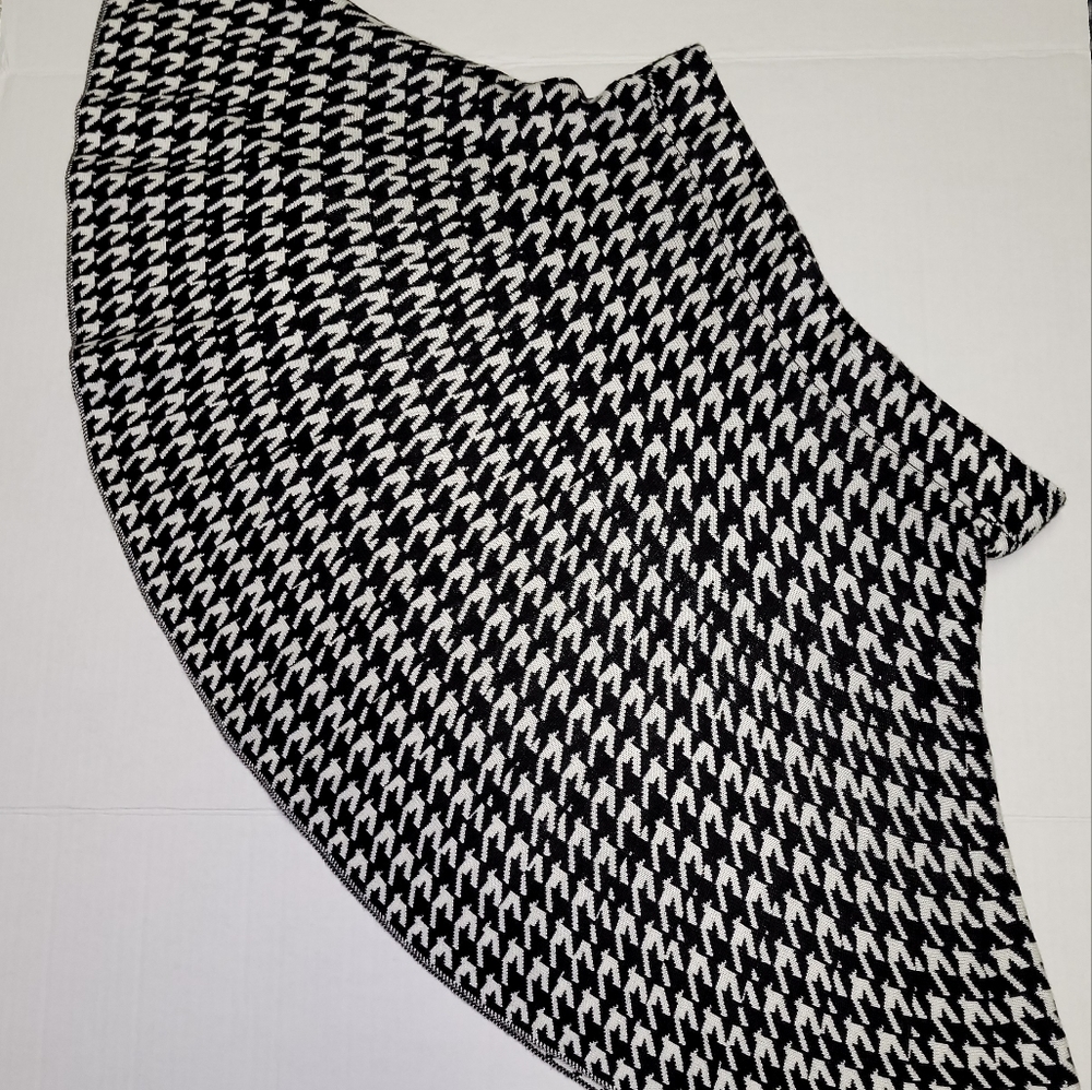 Candie's Houndstooth Skirt